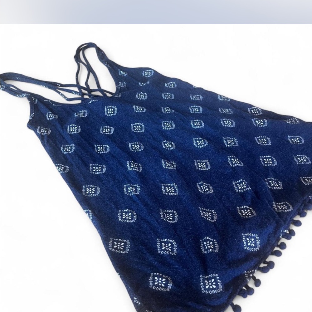 Adorable SO Boho strappy  Navy and white flowy tank top with pom Pom hem!!!